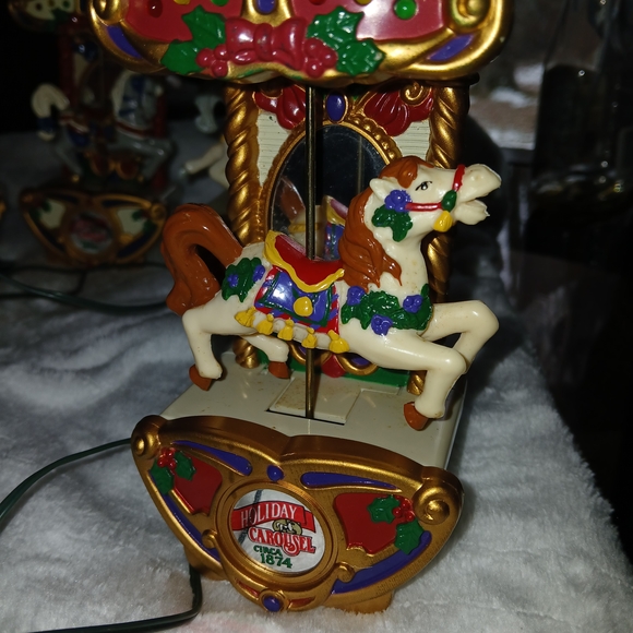 Mr.Christmas Vintage Festive Carousel Holiday Decor Set